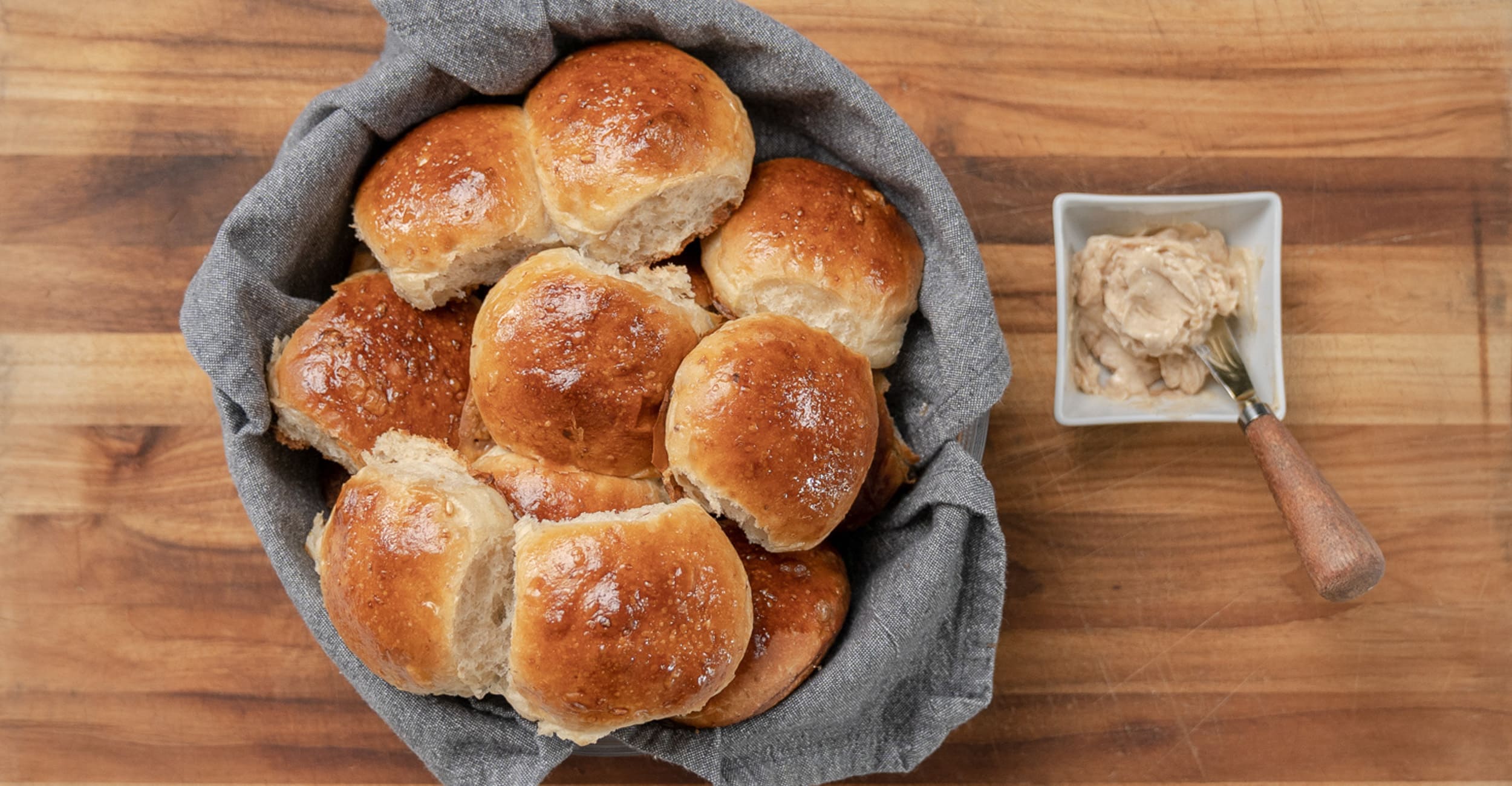 Bake Dinner Rolls in the Challenger Bread Pan – make fresh bread for your holiday table.